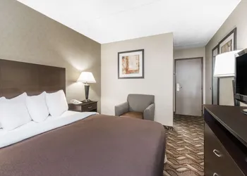 Days Inn by Wyndham Bismarck hotel thumbnail 7