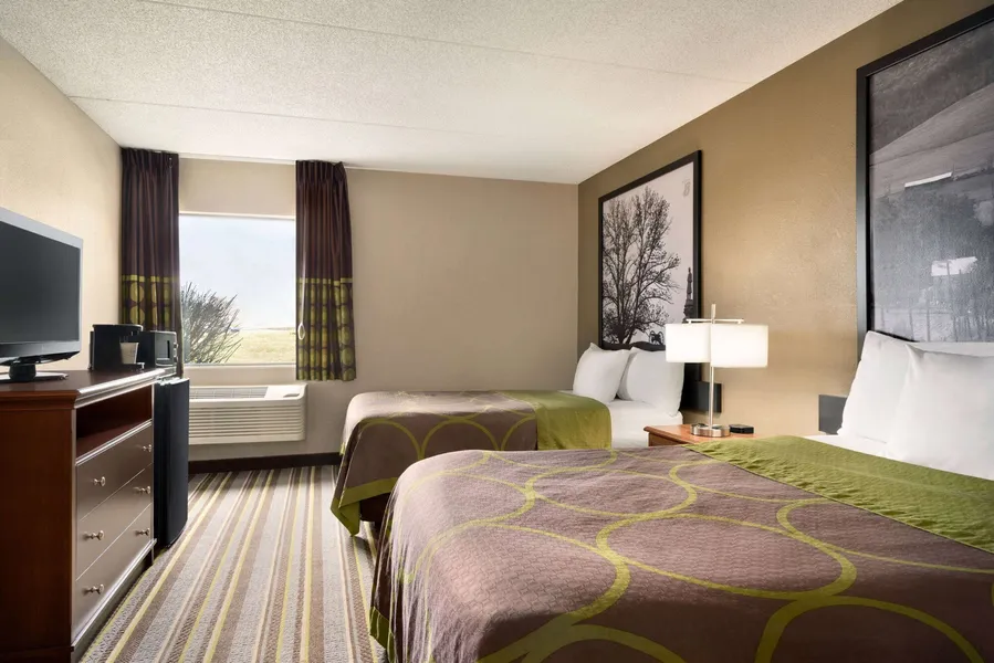 Super 8 by Wyndham Chambersburg I-81 hotel detail image 2