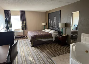Super 8 by Wyndham Chambersburg I-81 hotel thumbnail 6