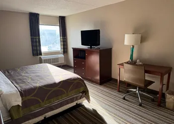 Super 8 by Wyndham Chambersburg I-81 hotel thumbnail 8