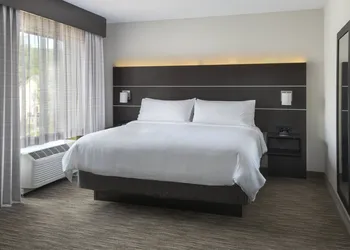 Holiday Inn Express Hotel & Suites Great Barrington by IHG hotel thumbnail 7