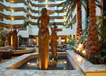 Embassy Suites by Hilton Sacramento Riverfront Promenade hotel thumbnail 7