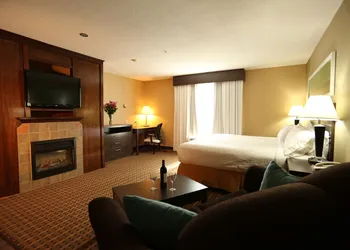 Holiday Inn Express & Suites - Vernon by IHG hotel thumbnail 4
