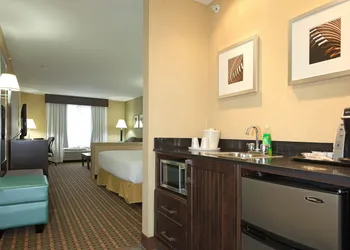 Holiday Inn Express & Suites - Vernon by IHG hotel thumbnail 5