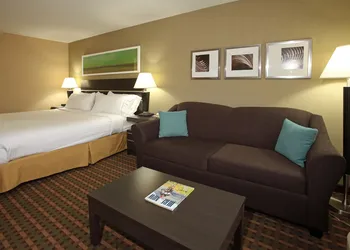 Holiday Inn Express & Suites - Vernon by IHG hotel thumbnail 8