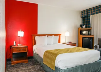 Ramada by Wyndham Cumberland Downtown hotel thumbnail 5