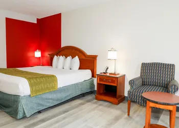 Ramada by Wyndham Cumberland Downtown hotel thumbnail 7