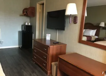 Falls Inn hotel thumbnail 2