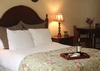 Hillwinds Inn hotel thumbnail 2