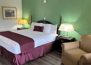 Colonial Inn Franklin hotel thumbnail 8