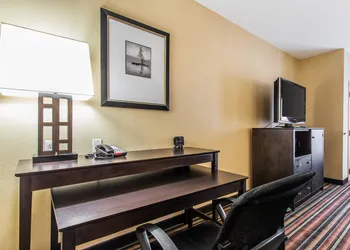 Comfort Suites Jackson I-40 hotel thumbnail 5