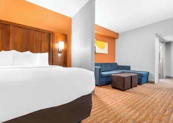 Comfort Suites Jackson I-40 hotel thumbnail 8