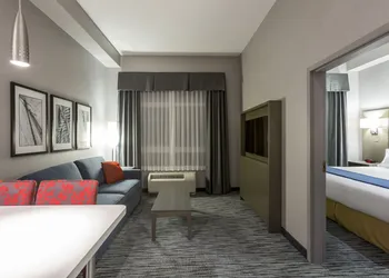 Holiday Inn Express Hotel & Suites Riverport Richmond by IHG hotel thumbnail 7