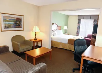 Comfort Inn & Suites Fultondale Gardendale I-65 hotel thumbnail 8