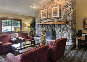 Blossom Hotel & Suites Traverse City hotel thumbnail 2