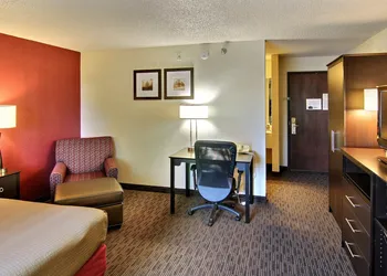 Blossom Hotel & Suites Traverse City hotel thumbnail 8
