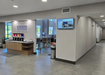 Hampton Inn & Suites Chicago Deer Park hotel thumbnail 2