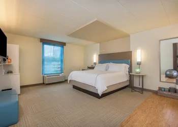 EVEN Hotel Norwalk by IHG hotel thumbnail 5
