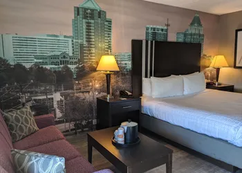 Clarion Pointe Greensboro Airport hotel thumbnail 5