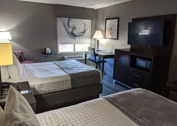 Clarion Pointe Greensboro Airport hotel thumbnail 6