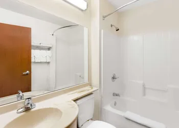 Microtel Inn & Suites by Wyndham Wellton hotel thumbnail 7