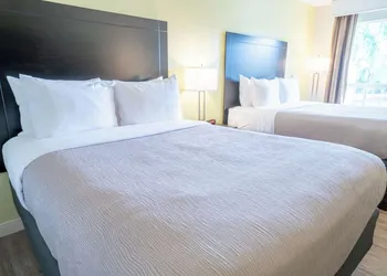 Quality Inn Palm Beach International Airport hotel thumbnail 4