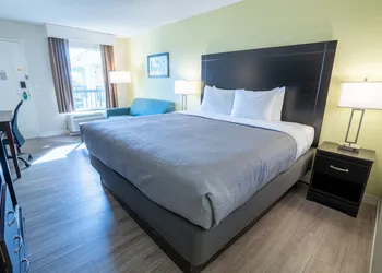 Quality Inn Palm Beach International Airport hotel thumbnail 3