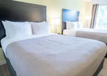 Quality Inn Palm Beach International Airport hotel thumbnail 4