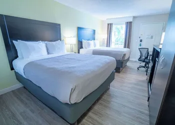 Quality Inn Palm Beach International Airport hotel thumbnail 5