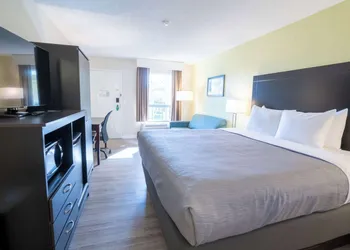 Quality Inn Palm Beach International Airport hotel thumbnail 7