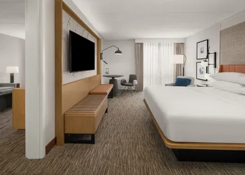 Sheraton Milwaukee Brookfield Hotel hotel thumbnail 6
