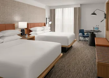 Sheraton Milwaukee Brookfield Hotel hotel thumbnail 8