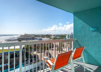 Comfort Inn & Suites Daytona Beach Oceanfront hotel thumbnail 6