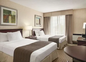 Days Inn by Wyndham Brantford hotel thumbnail 2