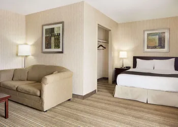 Days Inn by Wyndham Brantford hotel thumbnail 3