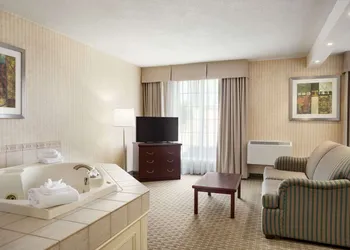 Days Inn by Wyndham Brantford hotel thumbnail 6