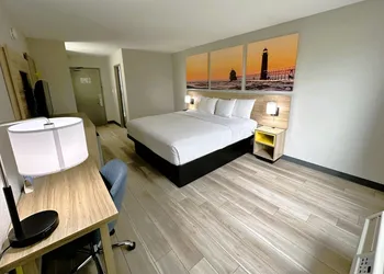 Days Inn by Wyndham Holland hotel thumbnail 8