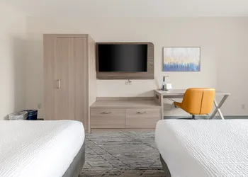 Holiday Inn Express Hotel & Suites Edmonton South by IHG hotel thumbnail 3