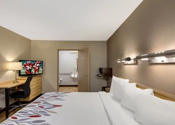 Red Roof Inn Asheville - Biltmore West hotel thumbnail 4