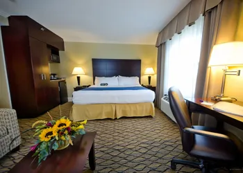 Holiday Inn Express & Suites Merrimack – Nashua by IHG hotel thumbnail 2