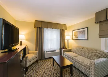 Holiday Inn Express & Suites Merrimack – Nashua by IHG hotel thumbnail 4