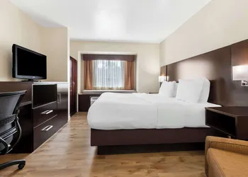 Best Western Patriots Point hotel thumbnail 8