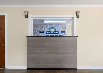 Days Inn by Wyndham Canton hotel thumbnail 2