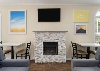 Days Inn by Wyndham Canton hotel thumbnail 4