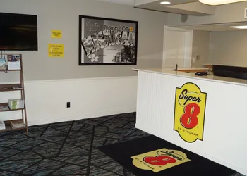 Super 8 by Wyndham Traverse City hotel thumbnail 3