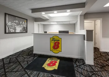Super 8 by Wyndham Traverse City hotel thumbnail 5