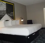 Super 8 by Wyndham Traverse City hotel detail image 7