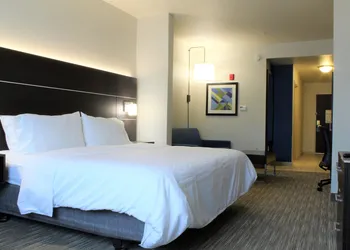 Holiday Inn Express & Suites Napa American Canyon by IHG hotel thumbnail 2