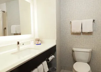 Holiday Inn Express & Suites Napa American Canyon by IHG hotel thumbnail 8