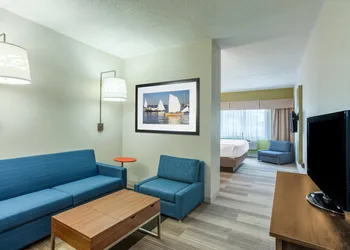 Holiday Inn Express Hauppauge-Long Island hotel thumbnail 3